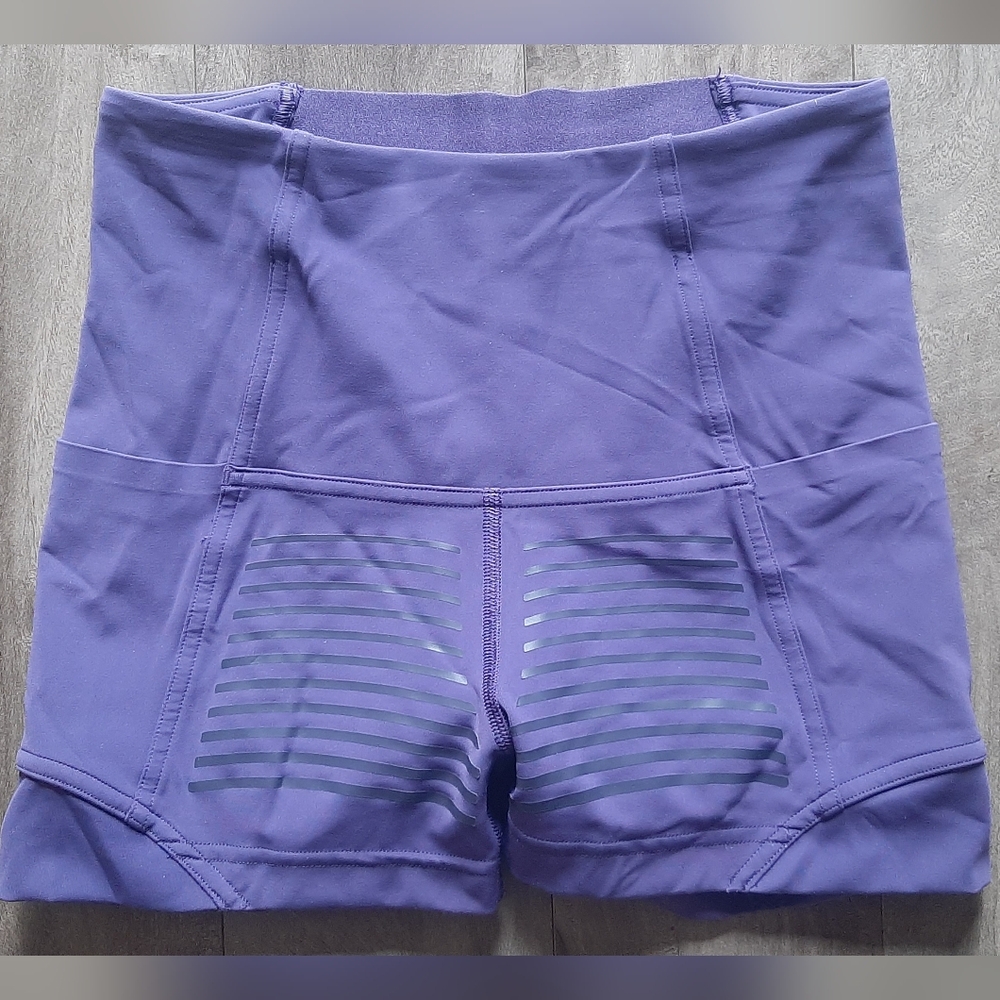 Lululemon Rogue Renegade High Rise Short 2.5" Size 4 Midnight Orchid